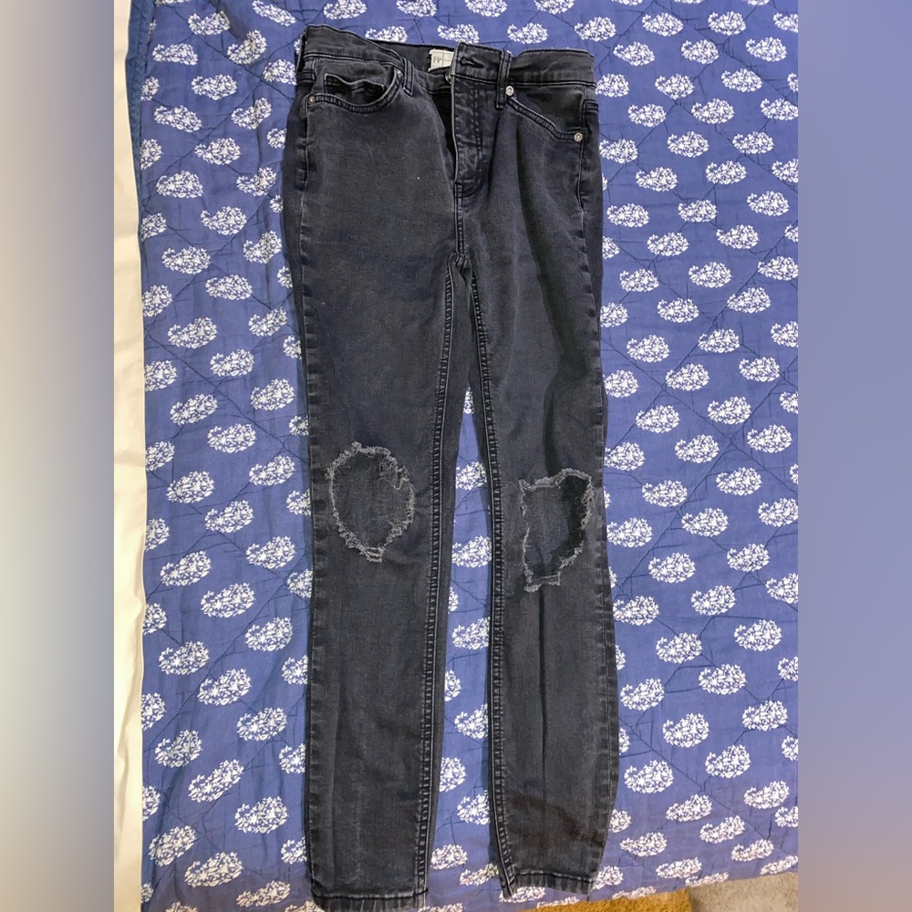 Black skinny knee-ripped jeans